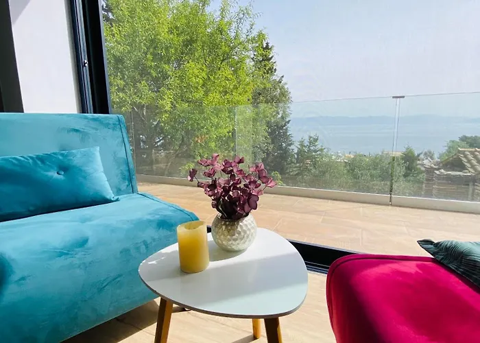 Semesterbostad Private Sea View House Belonika